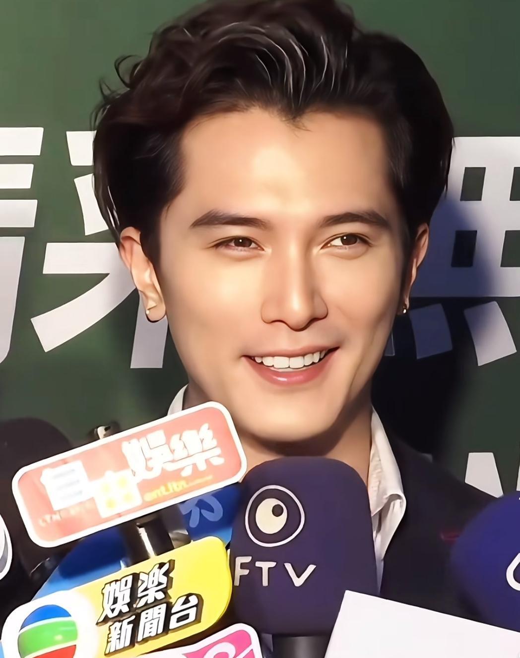我想表达的意思是，像 邱泽 这种长相，老了也是特别帅气的类型，年纪越大越有魅力！