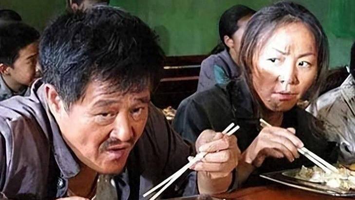 周玉梅一碗饭，换来赵本山半辈子“报恩”，如今连后代都跟着沾光