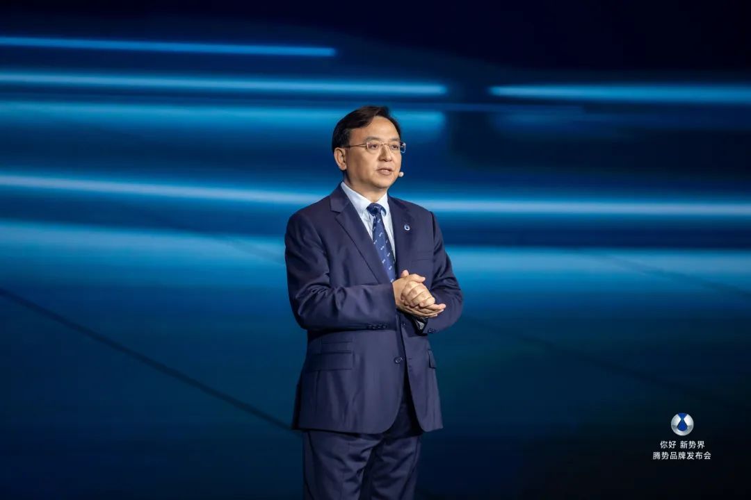 确认了，比亚迪确实在摸着石头过河，其他同行却在摸着比亚迪过河，而且还时不时给比亚