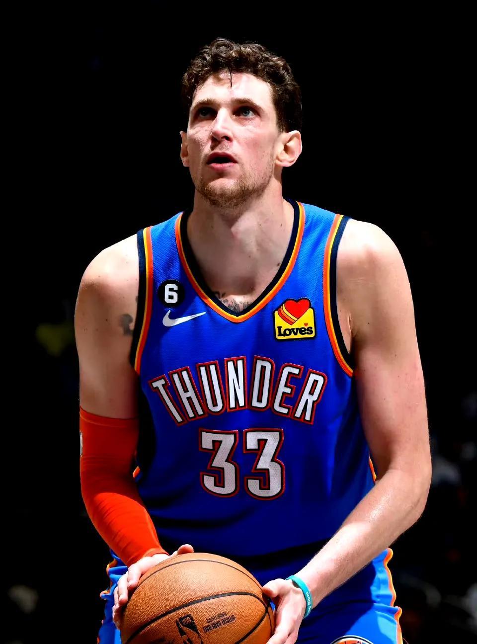 据Scotto消息，太阳将任命前NBA球员迈克·穆斯卡拉为助理教练。这位34岁的