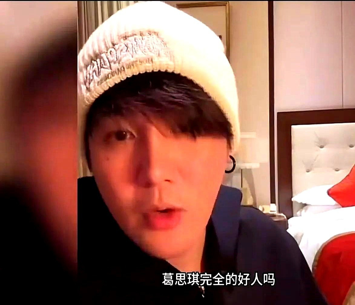 湾湾主播怒骂葛大嘴蹭热度











直播圈又热闹了！湾湾主播和葛大嘴