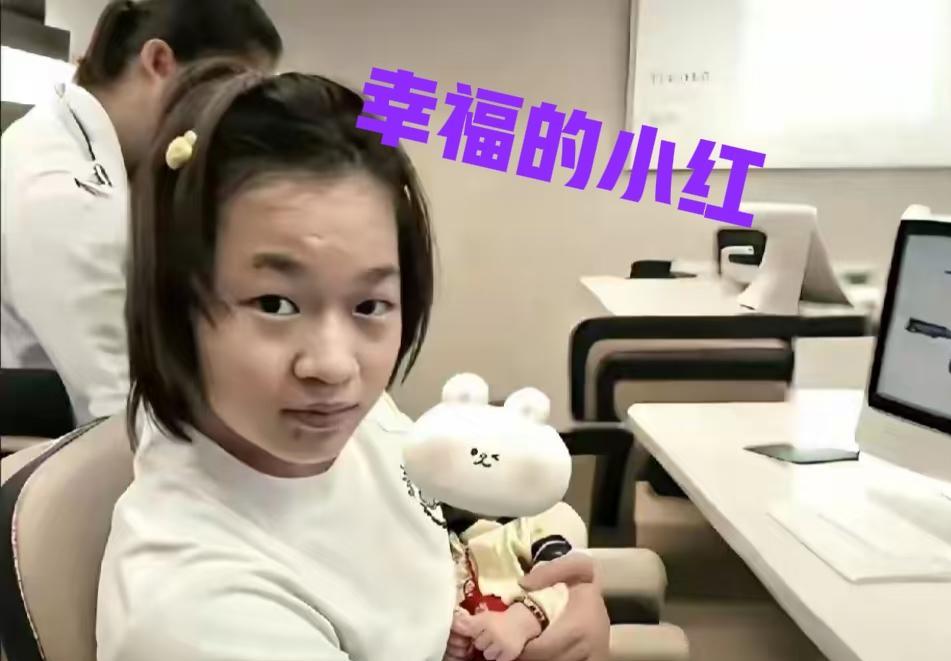 全红婵在暨南大学的第一堂课，她被同学们温暖的场景所感动到了！差点都要哭鼻子了呀！