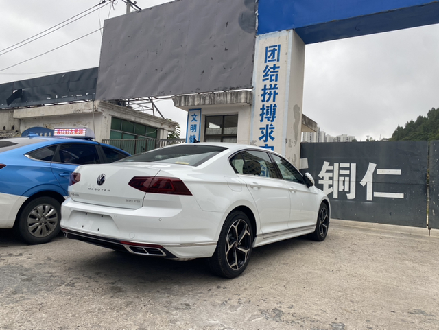 白色迈腾是真帅
全款20万落地，不买黑色是因为大街上黑色太多了