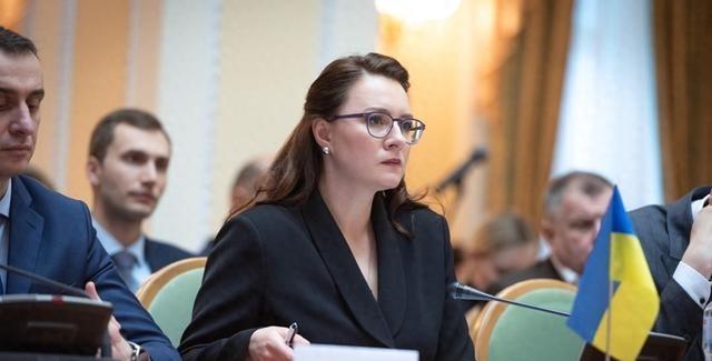 乌克兰媒体反了？女记者电视上揭短：美国，已经被中国打败了！
就在乌克兰还在靠着美