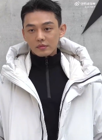 #刘亚仁 复出# 
韩娱最近真是热闹，人少事还多。
金秀贤金赛纶的事，还没剧终，