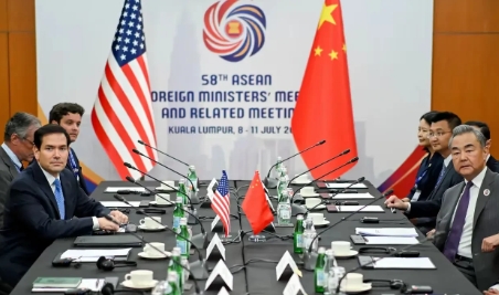 吉隆坡之行。中美吉隆坡会谈引人注目。会谈细节更是耐人寻味。谁先进场，谁就小了。美