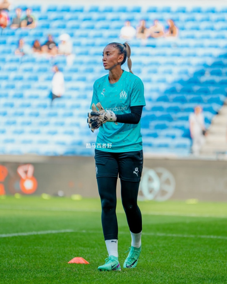 蒙彼利埃女足冬窗第四签，来自马赛女足的门将克洛伊·恩加齐加盟球队，这位29岁的门