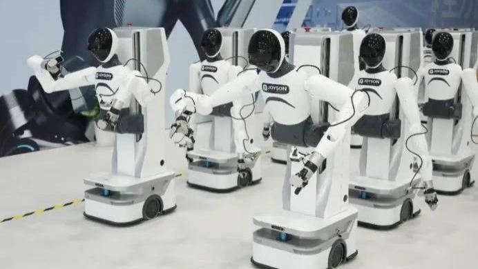 气缸套龙头卡位人形机器人核心战场，联手智元系公司