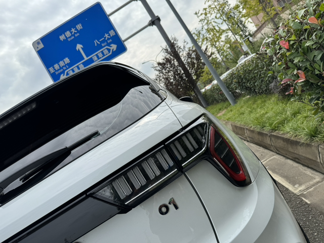 2021款01
3.5万公里了 洗个车打个蜡感觉又是个新车！ 我跑城郊快速路比较