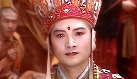 72岁迟重瑞惊现奥克兰！蓝色护照成谜，为继子一句话光头34年不改！
【正文】
嘿