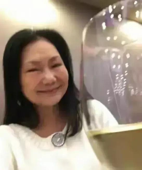 有那么一瞬间，S妈彻底暴露了自己内心的真实想法。台媒说的没错，她看起来并没有她说