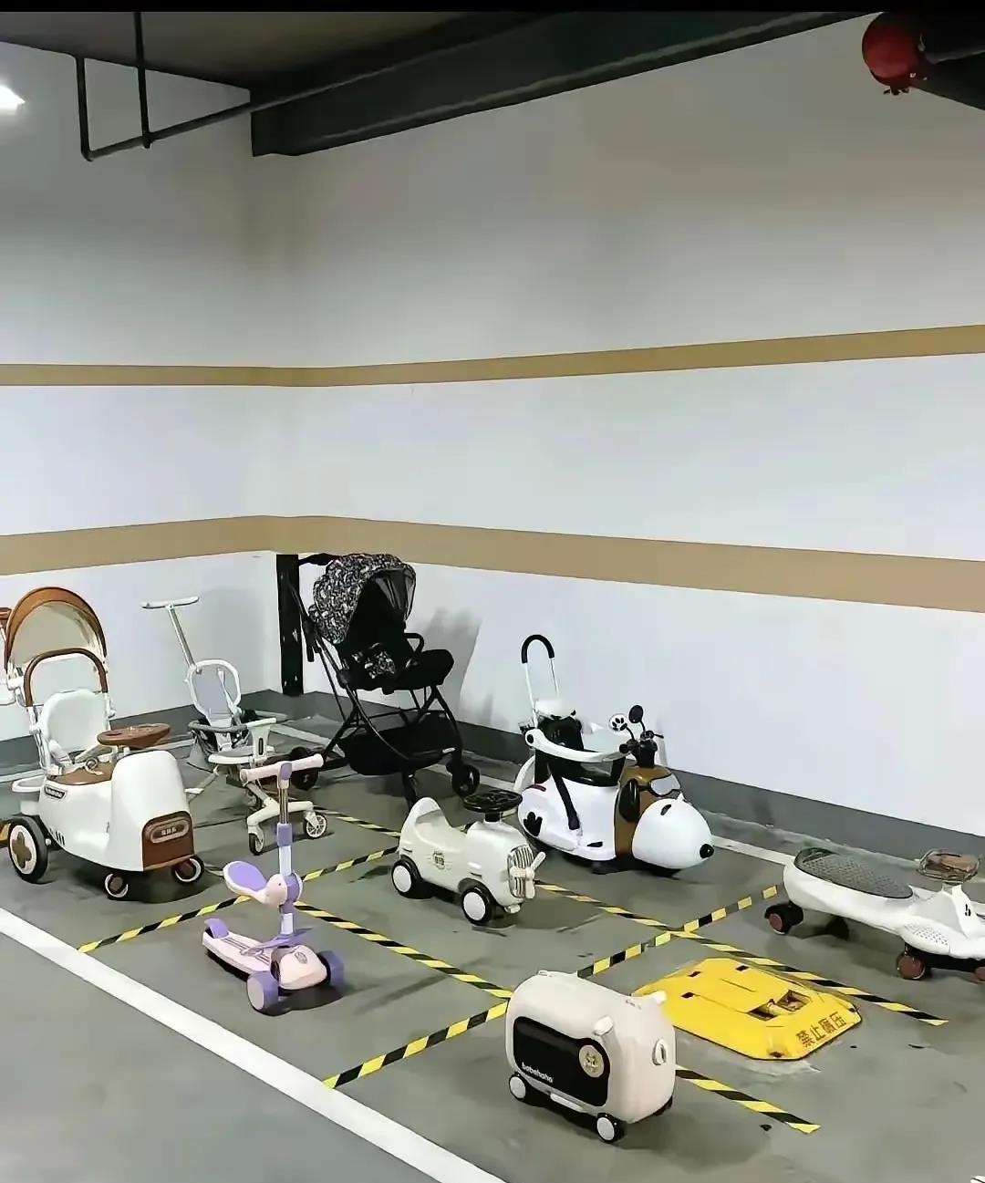光看车库，就不是一般家庭，
两口子最少一个在体制内工作
能猜到这个家庭的年薪收入
