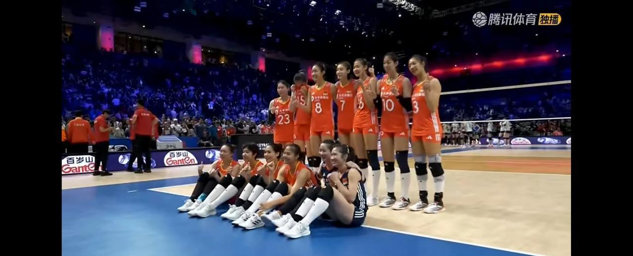 中国女排3-1日本球女排员得分比赛赛况
吴梦洁23分
龚翔宇 16
庄宇珊 12