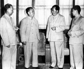 1969年，一次会议上，毛主席看着李先念手中的雪茄，说道：“先念啊，你抽这么好的