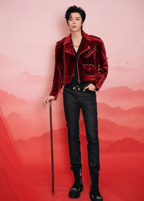 刘宇宁的腿挺长的吧哈哈哈应该说是腿长一米三