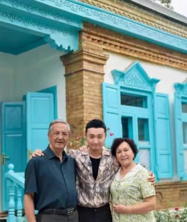 尼格买提家真好，色彩清亮，有雅韵，长廊亭台，简约有格调，富有文化和诗意，住着心情