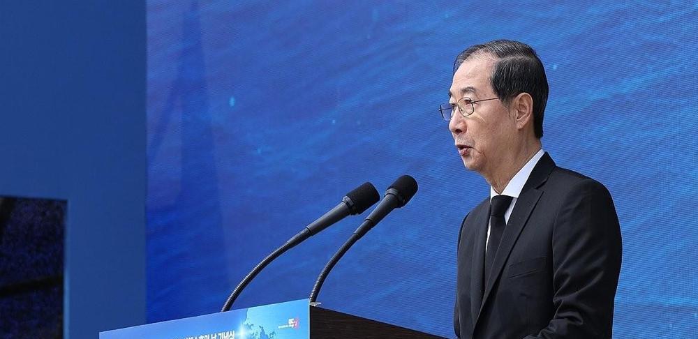 连岛内同胞办个大陆证件都要签"保证书"，这种绿色恐怖连台湾网友都骂翻天了，要我说