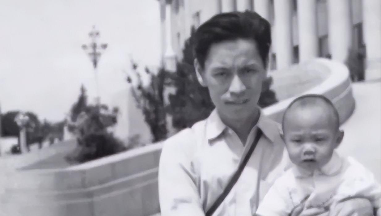 1959年，顾方舟把一管可能造成婴儿死亡的溶液，瞒着妻子，偷偷灌入刚满一岁的儿子