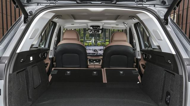 经济实用的中型SUV，标配2.0T+8AT，5座7座都有，一起看瑞虎8L