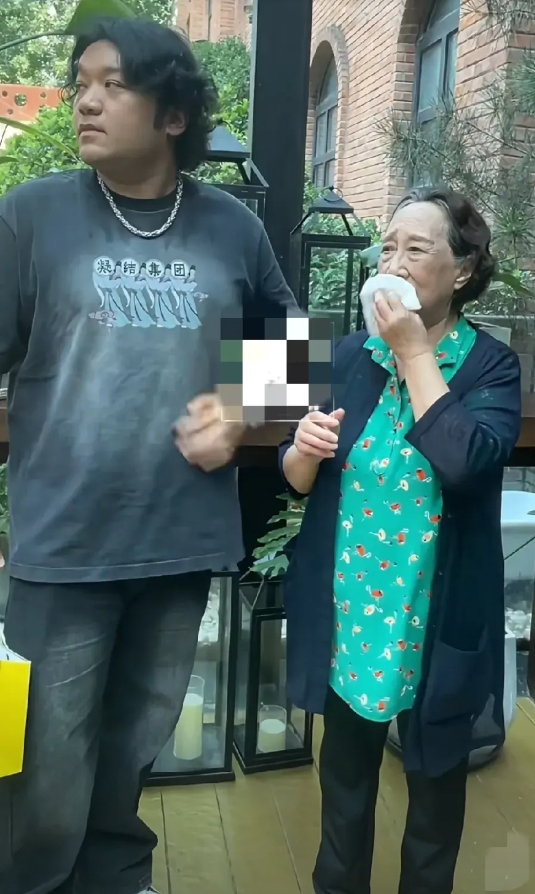 《家有儿女》的小雨怎么变成这样了。

家有儿女的小雨尤浩然暑假期间来看姥姥。28