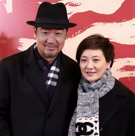 68岁的邓婕这一生，为感情牺牲太多