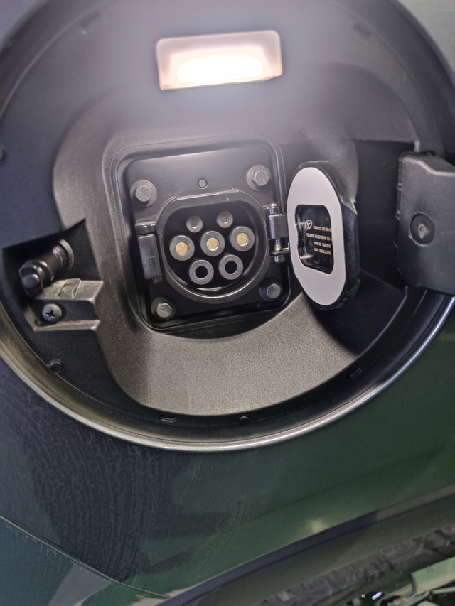 我知道51版本的没有快充
现在外面的电桩基本都是快充的头，打400电话咨询说可以