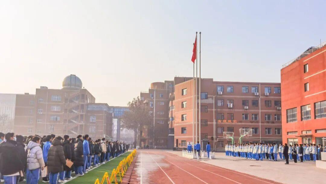 新年首次升旗！三中师生“跃马扬鞭”，共赴2026新征程