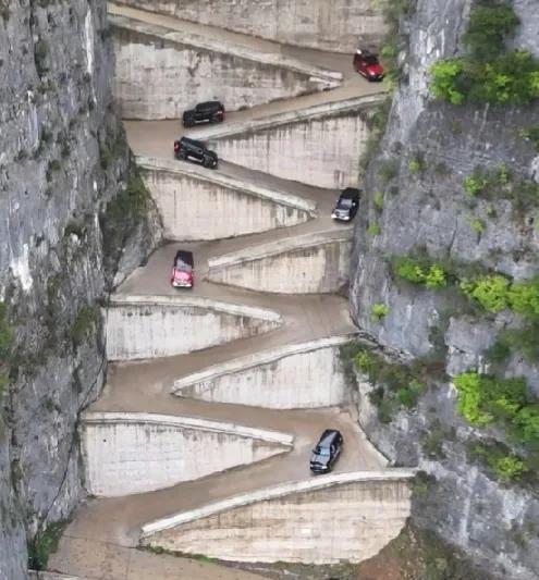 你没有看错，这就是重庆的高速公路