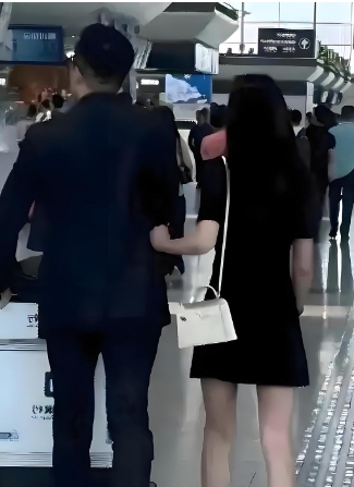 哇塞！菲总一家四口同框过端午，画面超温馨！
家人们快来看，汪小菲和小梅带着玥玥、