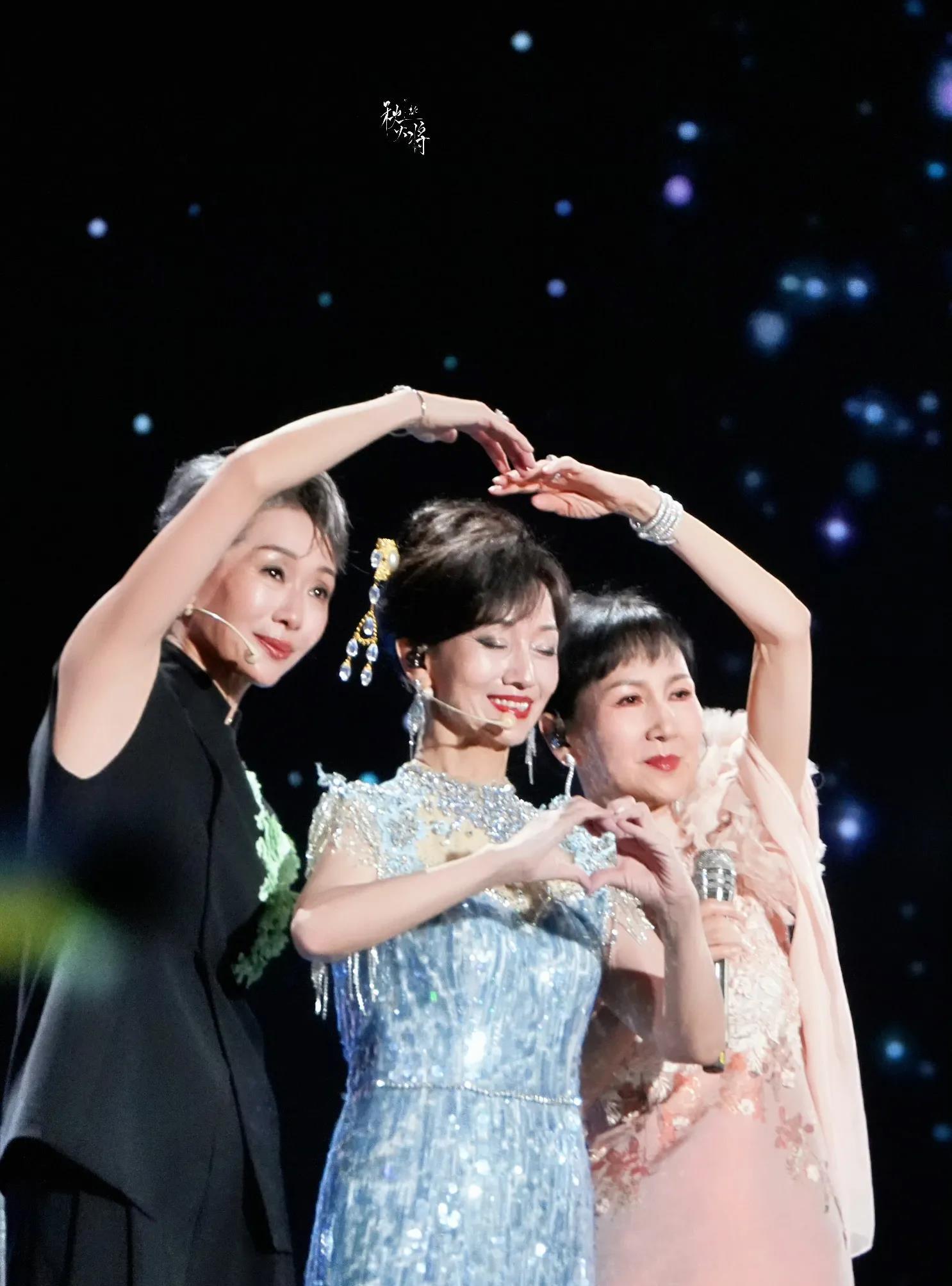《新白娘子传奇》演唱会，
终于落幕于苏州站，
以后应该也看不到她们合体演出了吧!
