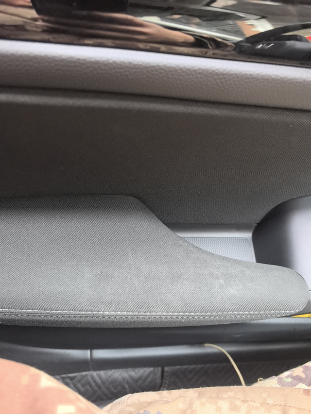 皮座椅更换
这个地方能不能换啊，随便摸一下就很脏