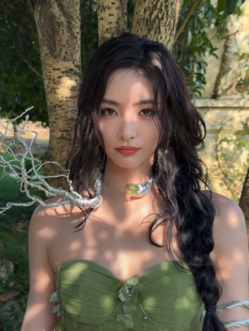 kiki许佳琪绿色妆造，是不是超可以的，nice不？