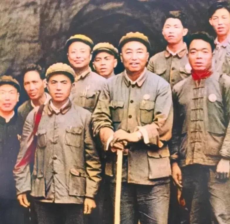 华老，山西交城人，一位善良正直的老人，致敬华老
这就是民心所向，人民是真正的英雄