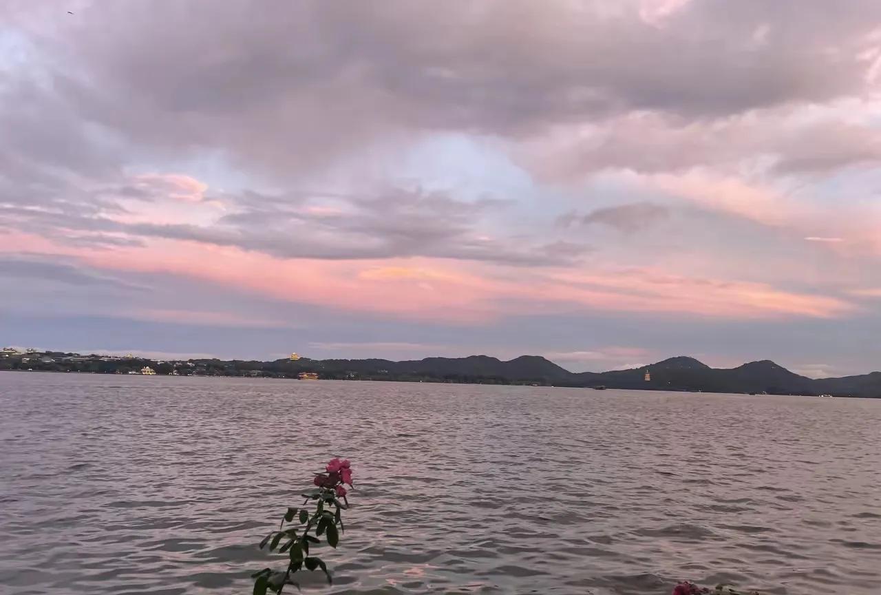 突然发现！商海沉浮20年！最吃香的生意人的生存智慧！
1.嘴上有把门。商业机密守