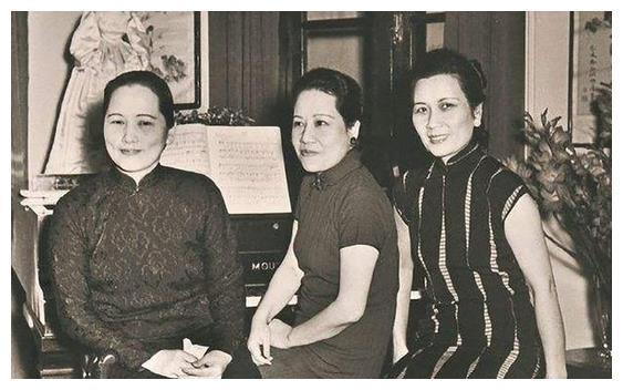 1915年10月，宋家长公主宋霭龄拿着一张报纸气势汹汹的找到了父亲，要求父亲将妹