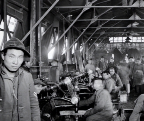 1944年，八路军兵工厂因为缺黄铜，无法生产子弹，一个农民知道后，便来到根据地，