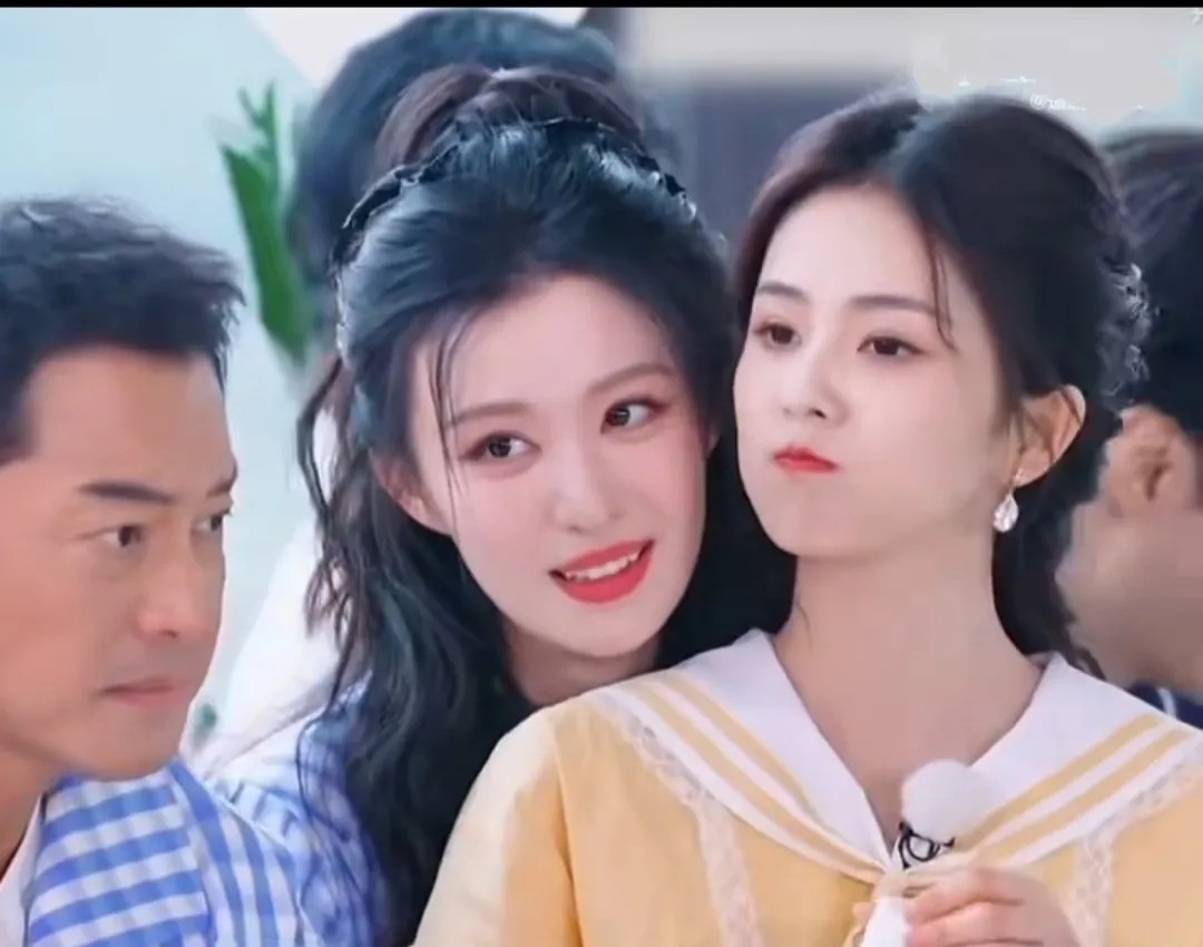 白鹿和大美女王楚然同框居然没输，感觉白鹿还好看！看来很上镜啊！现实中还是王楚然最