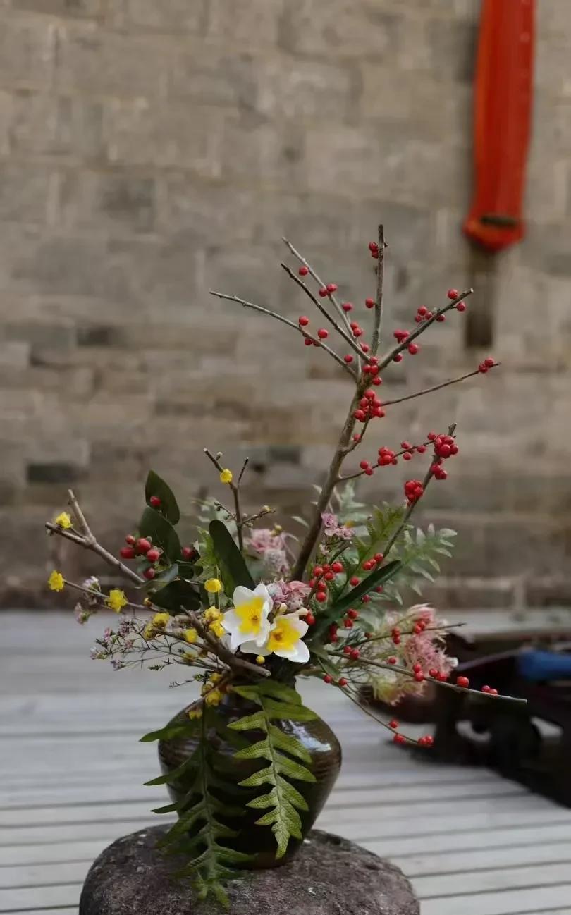#人老了，是有儿女还是有钱幸福？#最近，我总在想，人老了到底啥最幸福？是有儿女在