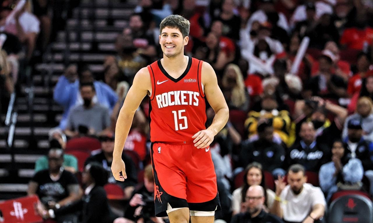 火箭神射手谢泼德赛后说出了心里话，坦言自己越打越自信，不在乎是否首发！
今天火箭