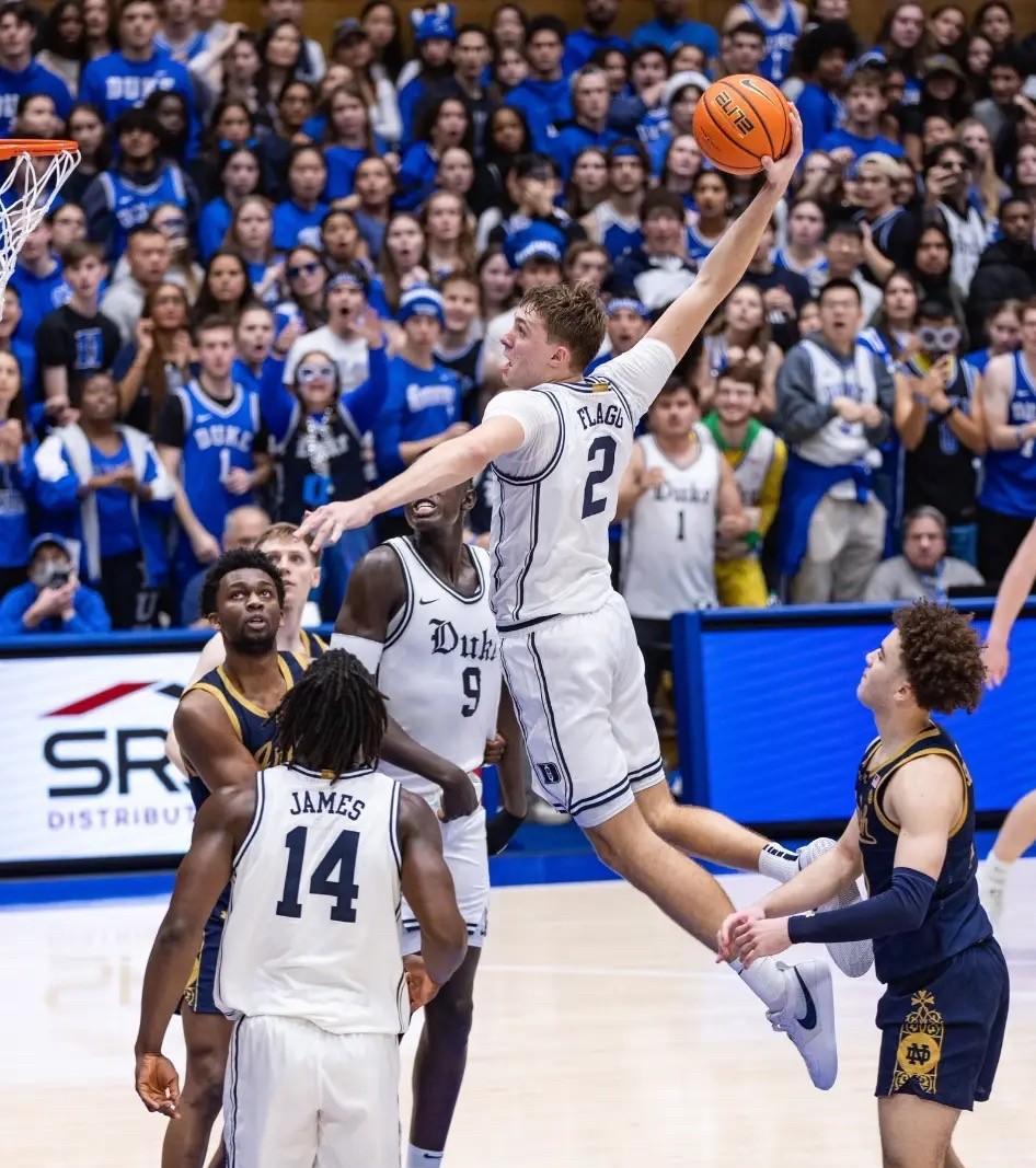 弗拉格攻防一体啊
前NBA球员格里芬近日在播客节目中谈到了弗拉格，他说：“他是我
