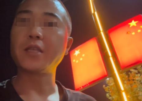 [兔子]泪目了！2024年浙江一家3口自驾游，到了新疆已是深夜，他们本想在车里将