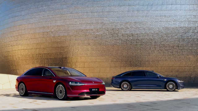 行政级座驾之争：岚图追光L对比享界S9