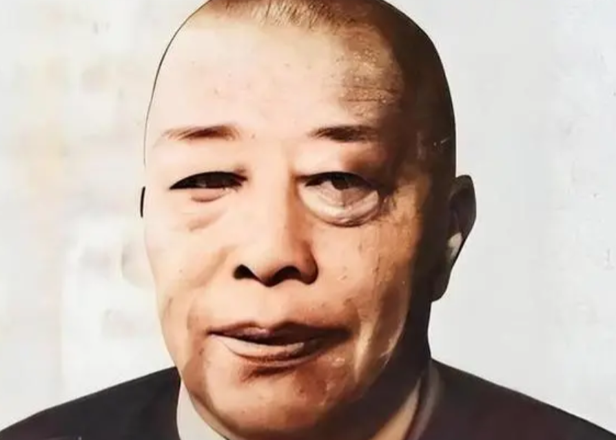 1922年，黄金荣告诉林桂生“我要娶露兰春，你交出正妻之位和家中的财政大权吧。”