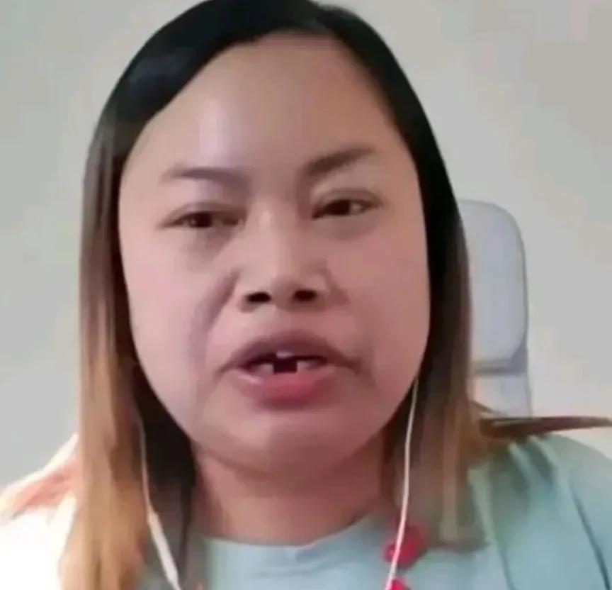 凤姐，初代网红，因为觉得自己才华横溢，她的经典语录：“前五百年后五百年都出不来我