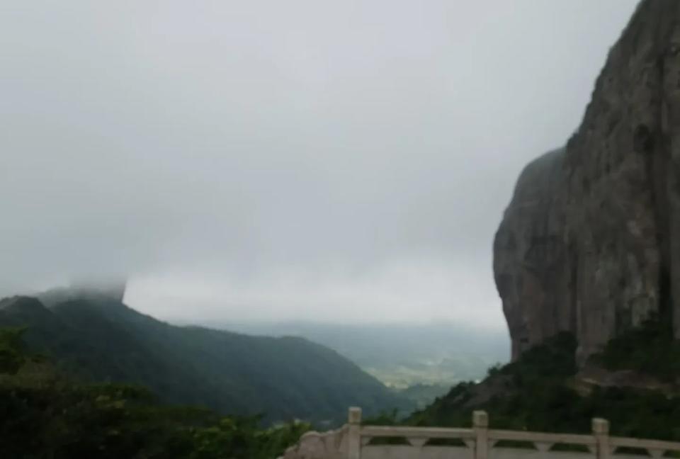 #你最推荐去哪里旅行#羊角七洞天……