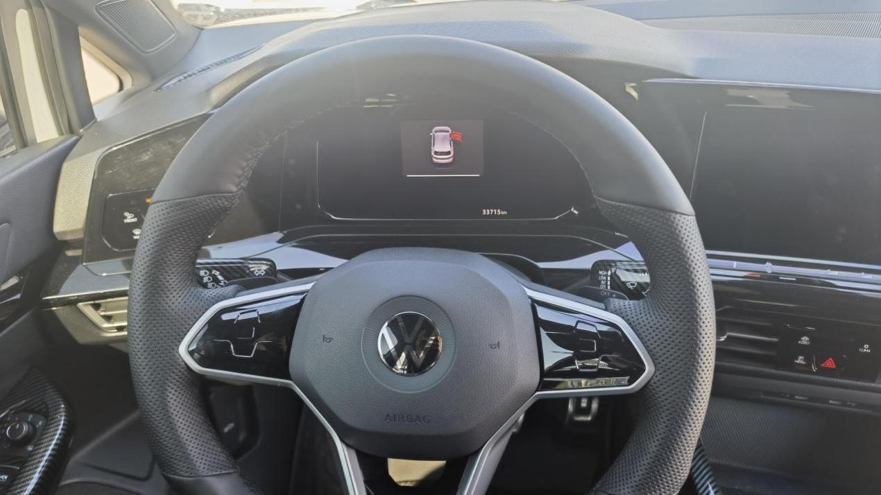 2022款大众高尔夫R-Line，3万公里准新车，10万出头值吗？