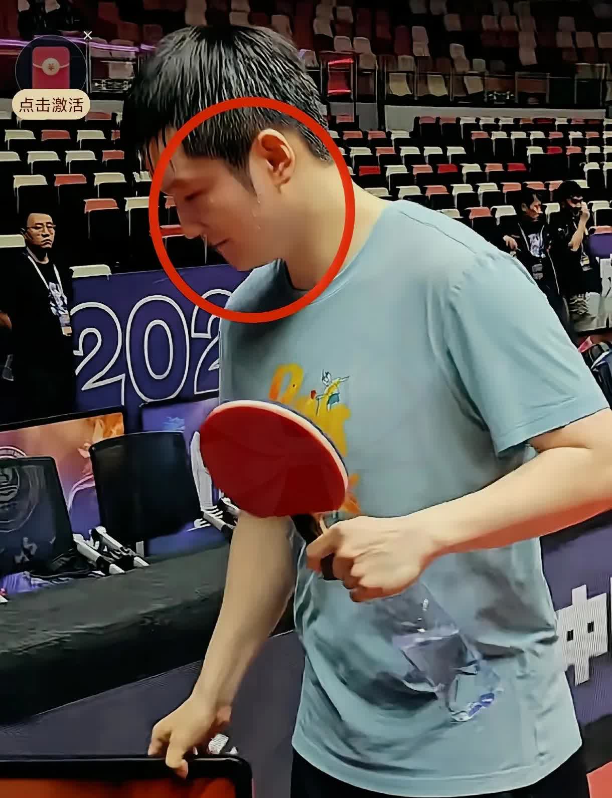 我有种预感，
乒乓球界可能要变天了
 
你看啊，现在国乒还没冒出能稳稳接他