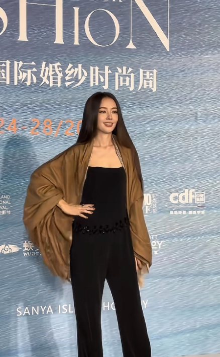 郭碧婷稍微打扮一下，就美得不费吹灰之力。绝对的美貌面前完全不需要高颅顶。