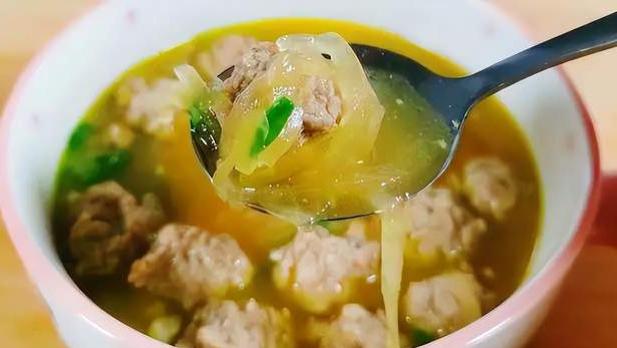 冬瓜丸子汤好喝有技巧，教你饭店不外传秘诀，汤甜入味，肉丸鲜嫩