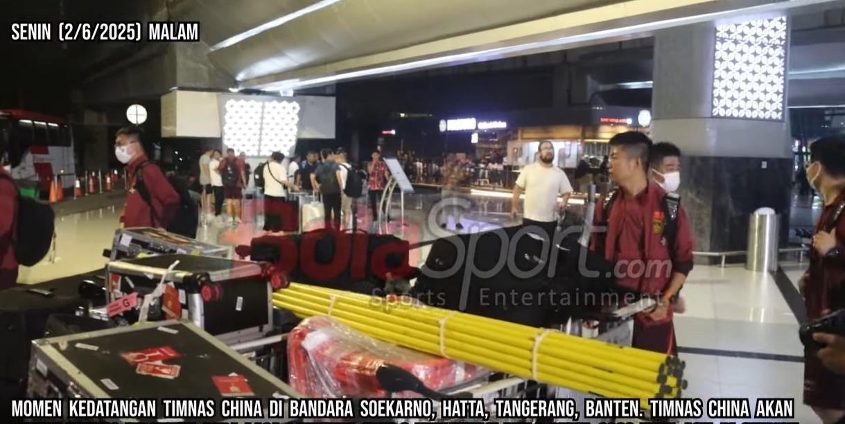 【印尼媒体夸赞国足装备齐全】
今天，印尼媒体《BOLAS片ORT》在其拍摄的国足